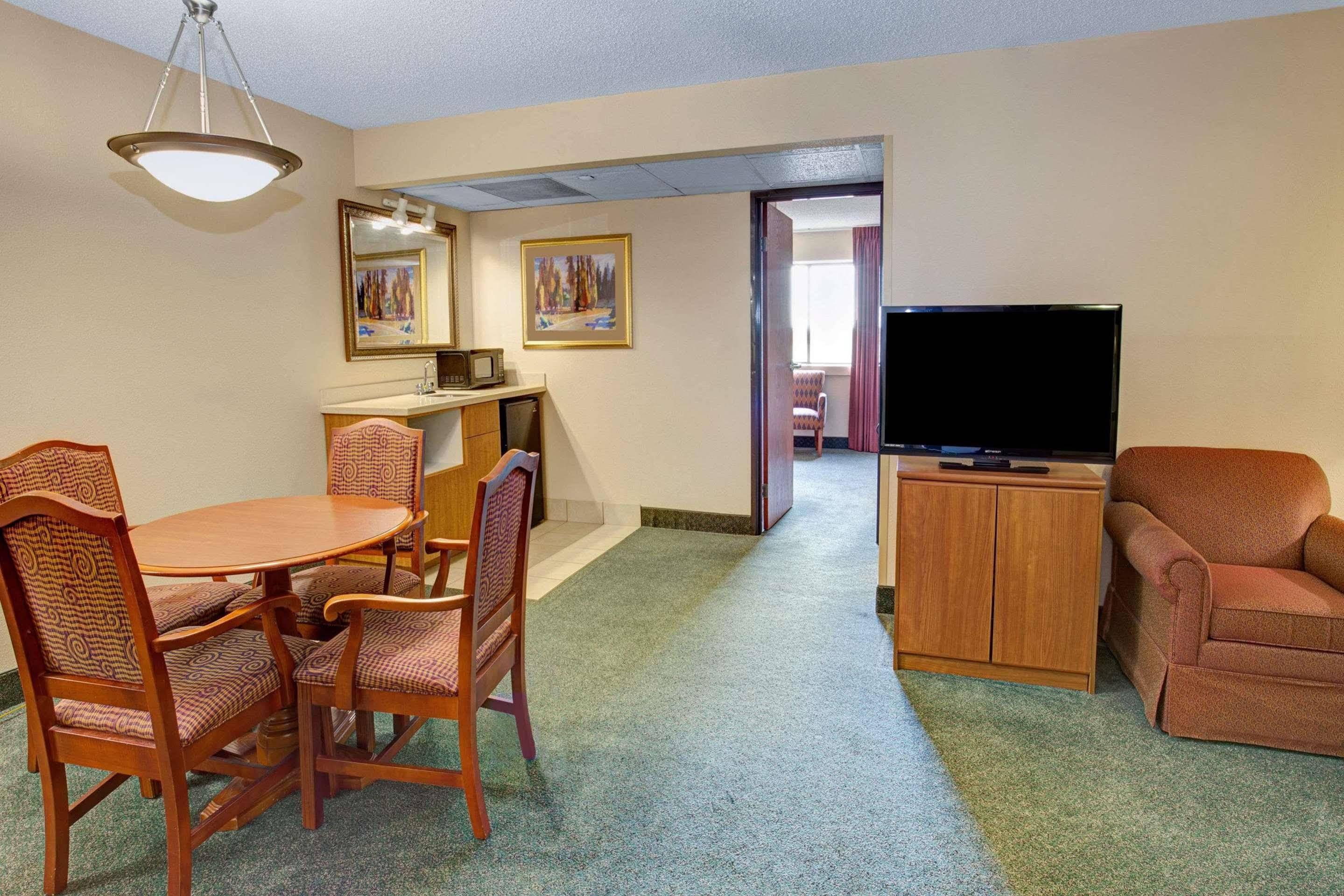 Holiday Inn Indianapolis - Airport Area N By Ihg Luaran gambar