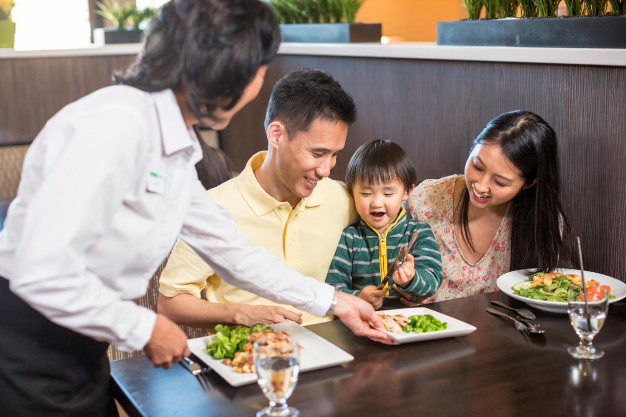 Holiday Inn Indianapolis - Airport Area N By Ihg Luaran gambar